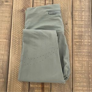 Green Lululemon ankle length leggings